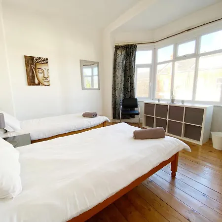 Cosy Old House Free Parking Close To Town & Beach-3